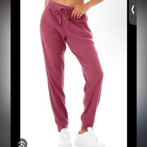 Alo muse Raspberry sorbet joggers
